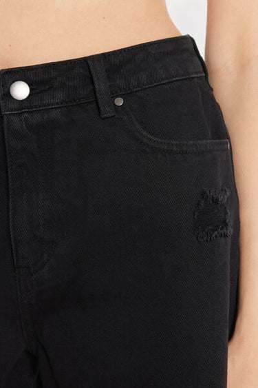 Shorts in Fringed Denim